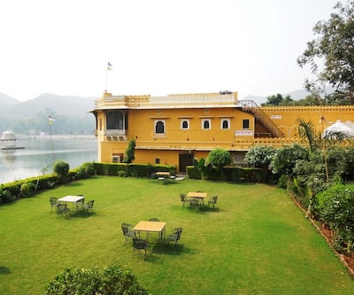 https://imgcld.yatra.com/ytimages/image/upload/t_hotel_yatra_city_desktop/v1440746218/Domestic Hotels/Hotels_Bundi/Nawal Sagar Palace/TOP_VIEW_OF_GARDEN_2.jpg